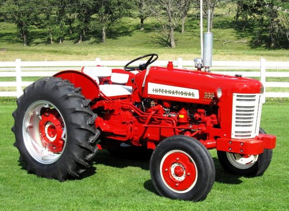 Case IH 330 Utility Tractor Operator&acirc;��s Manual 1014015R2