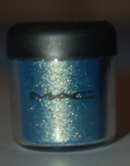 MAC Pigment Samples in *Steel Blue* pro