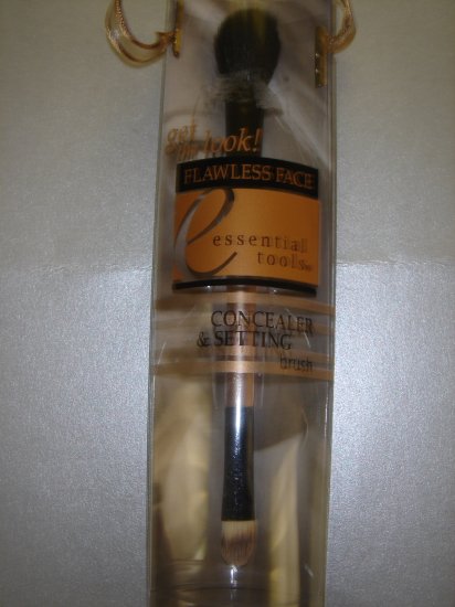 Essential Tools "Concealer & Setting Brush" Brand New