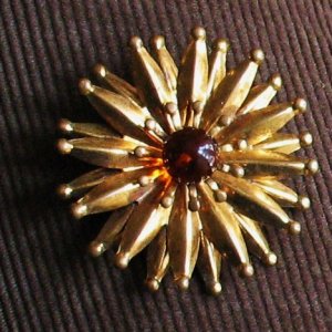 ball tipped spiny starburst brooch with amber glass center - vintage jewelry