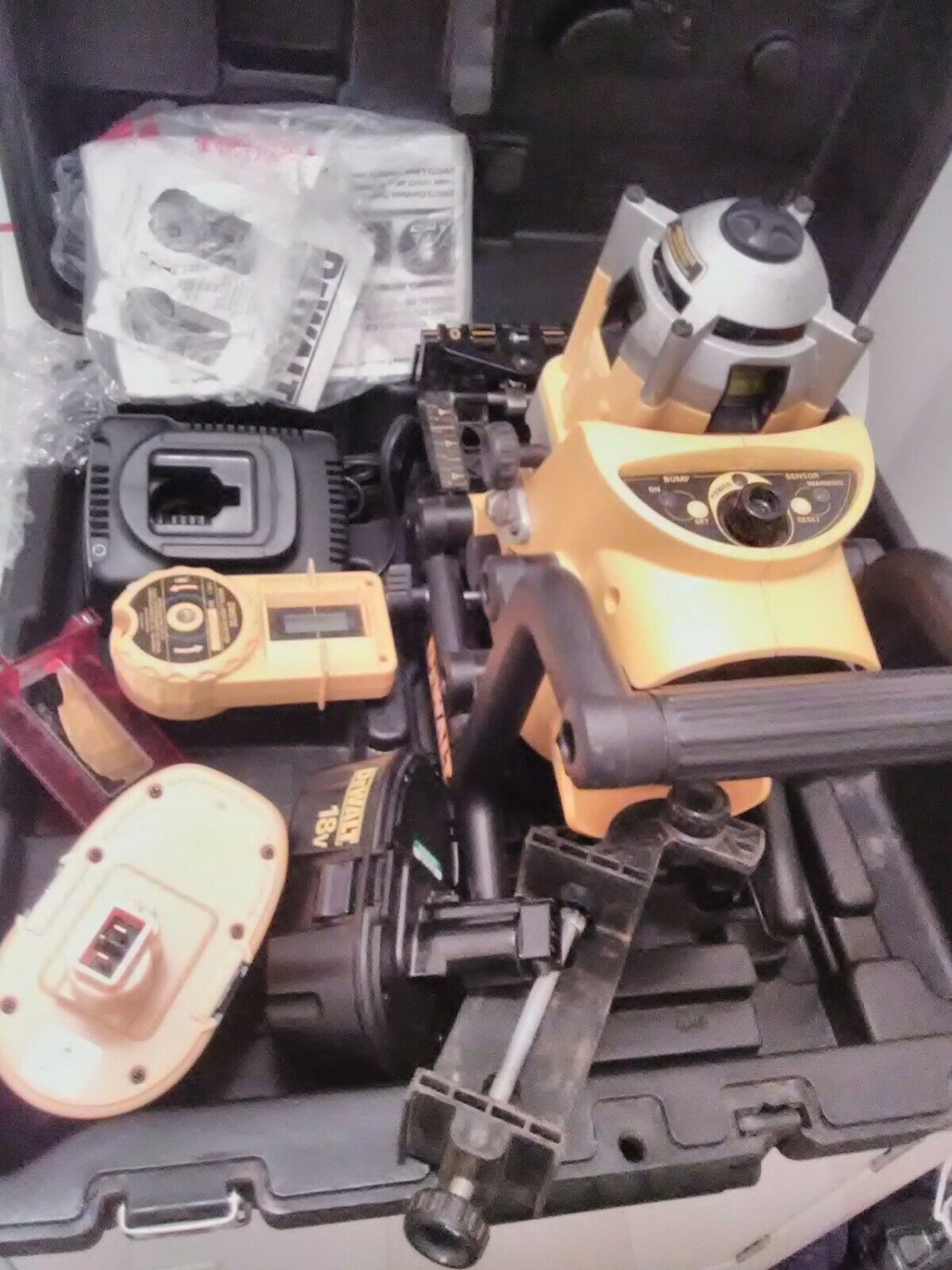 Dewalt DW073 18V Cordless Laser Level w/ Hard Case & Accessories