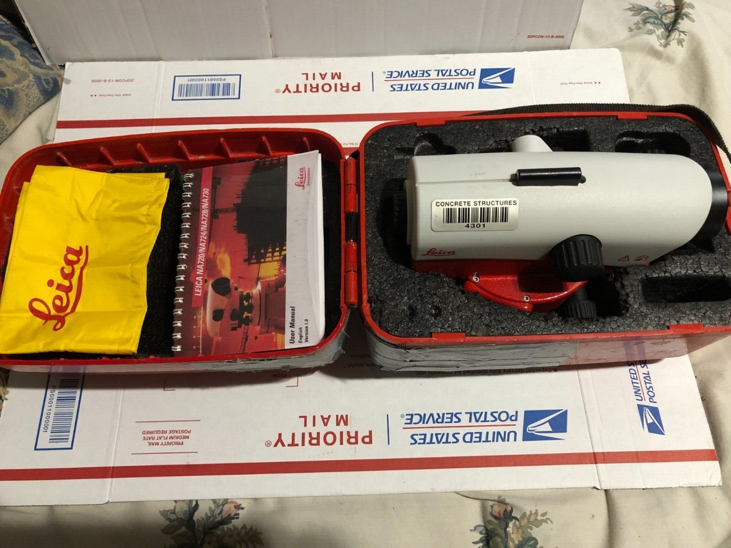 Leica NA730 Automatic Optical Level with case and manual