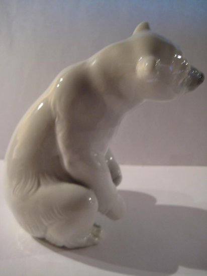 Lladro Resting Polar Bear Figurine #1208