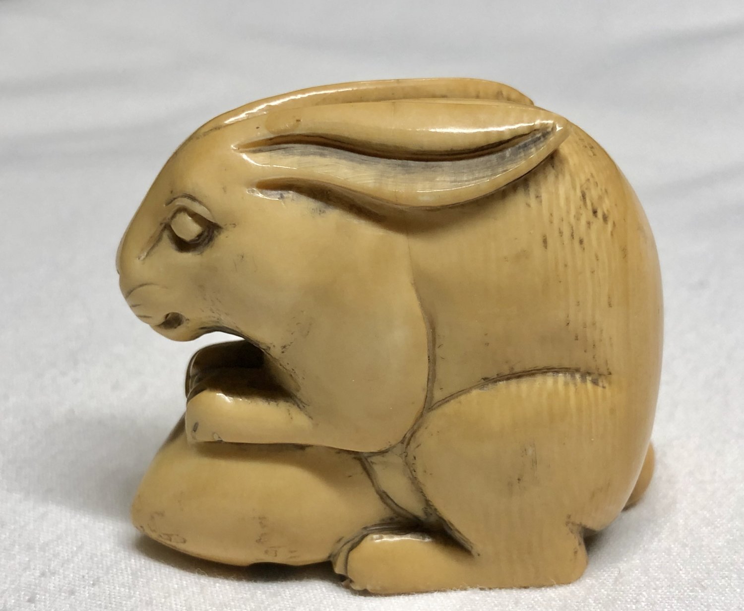 Japanese Signed Hand Carved Netsuke Rabbit