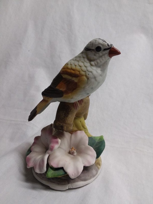 Bird on a water faucet figurine 1997 GEI