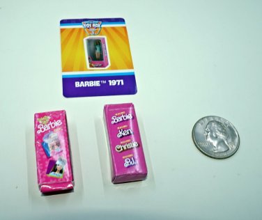 Super Impulse Micro Toy Box Series 1 - Lot of 3 BARBIE Dolls + Sticker