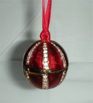 ESTEE LAUDER Crystal Red Enamel ORNAMENT BALL* Compact!
