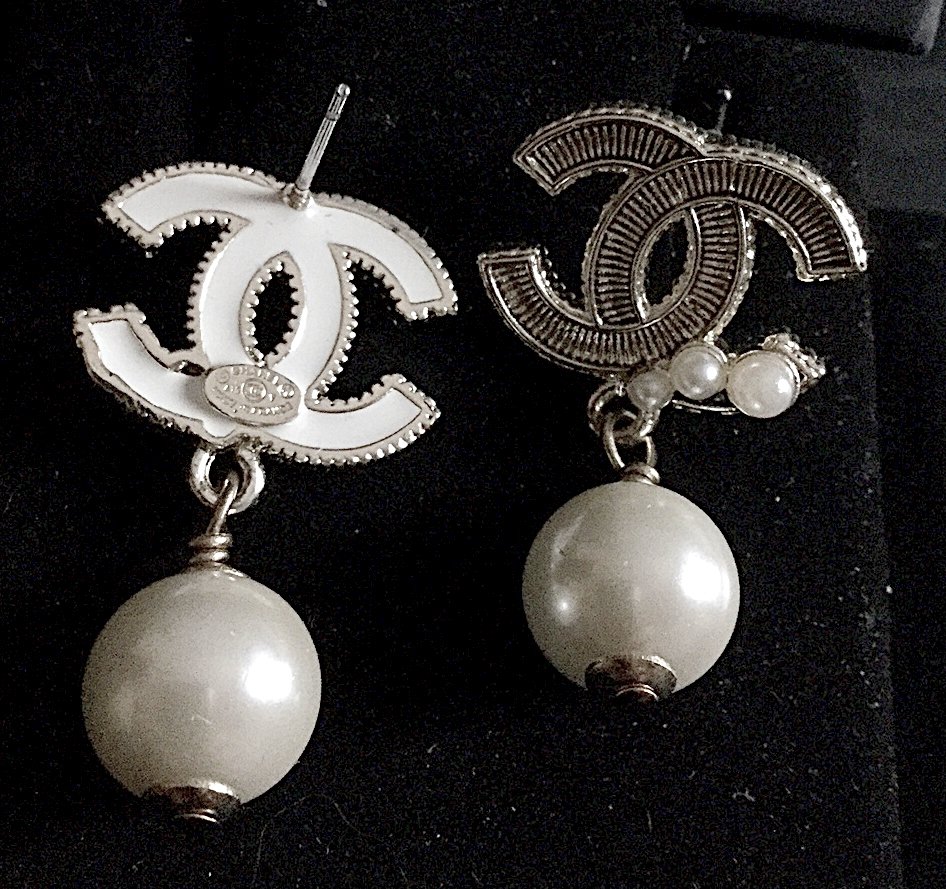 CHANEL Pearl Drop Pale Gold Metal Dangle Earrings HALLMARK Authentic