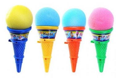 Ice cream with a surprise large for 4 different pieces