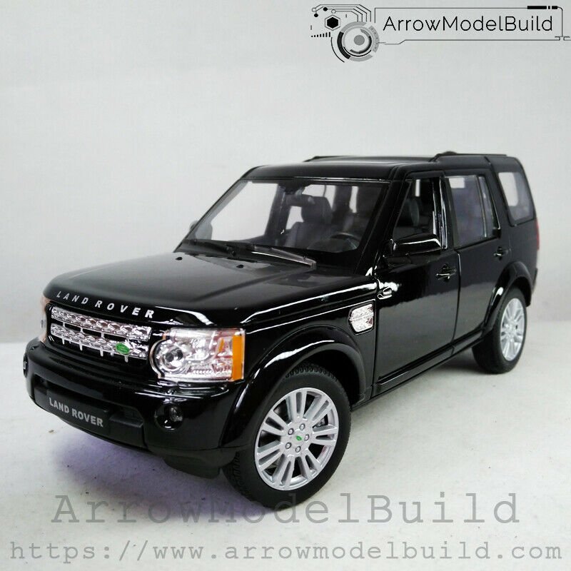 ArrowModelBuild Land Rover (4-Bright Black) Built & Painted 1/24 Model Kit