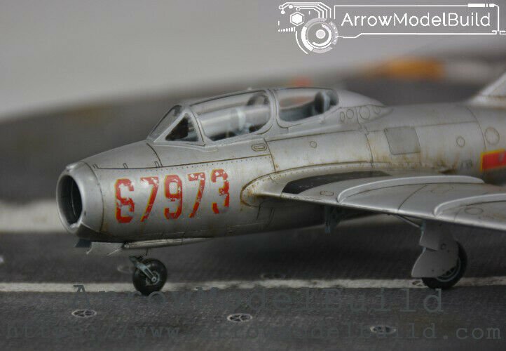 ArrowModelBuild Umige-15uti mig-15 uti Trainer Built & Painted 1/72 Model Kit