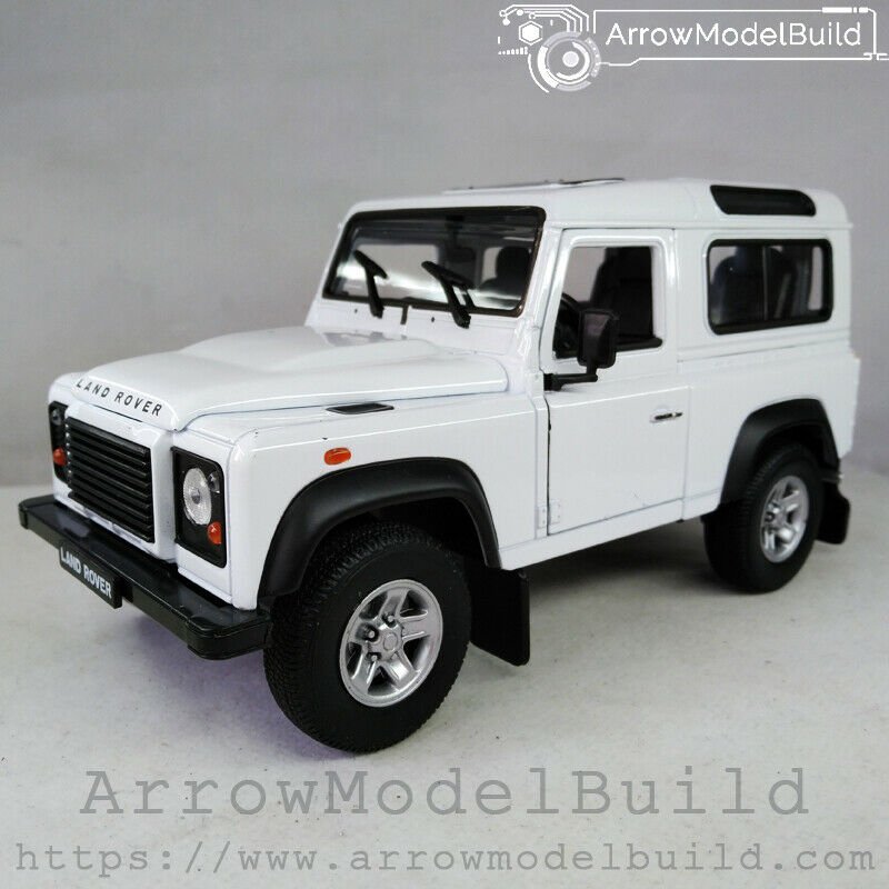 ArrowModelBuild Land Rover White W/O Luggage Rack Build & Painted1 /24 Model Kit