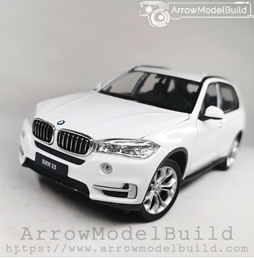 ArrowModelBuild BMW X5 (Mineral White) Built & Painted 1/24 Model Kit