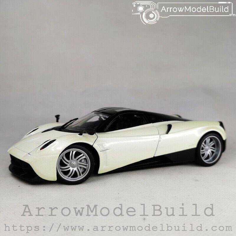 ArrowModelBuild Pagani Hyuara (Pearl Snow White) Built & Painted 1/24 Model Kit