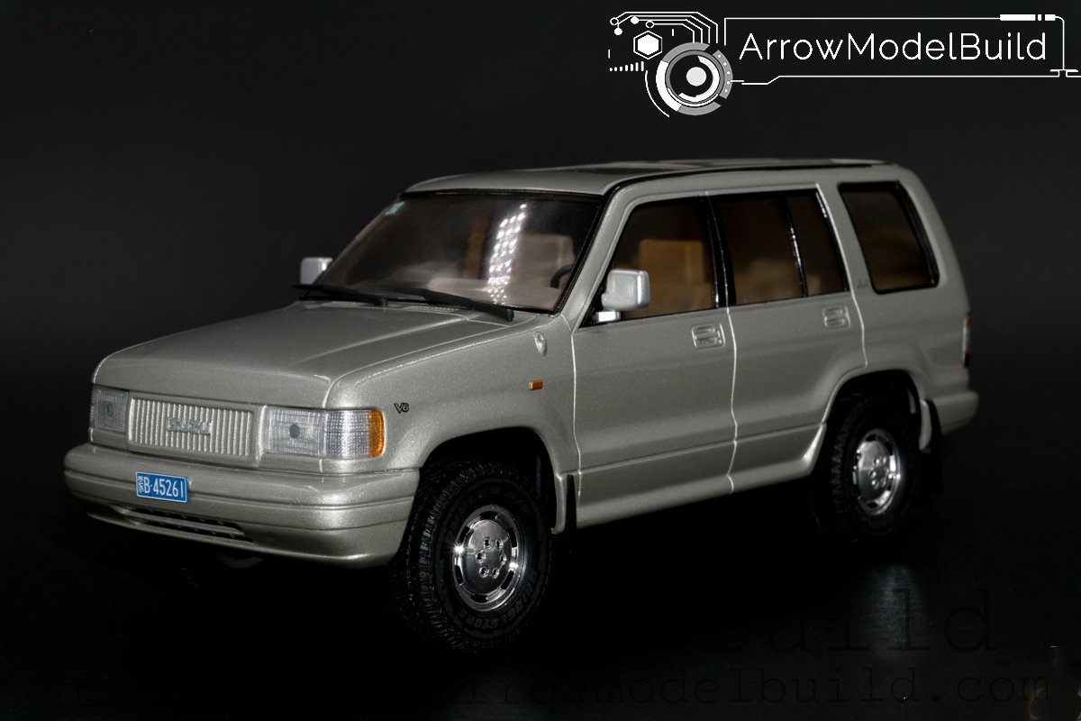 ArrowModelBuild Fujimei Isuzu Bighorn Built & Painted 1/24 Model Kit