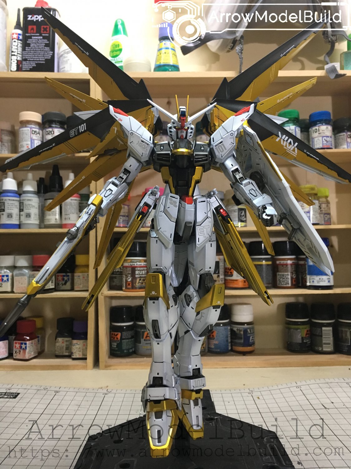 ArrowModelBuild Freedom Gundam (Custom White) Built & Painted MG 1/100 Model Kit