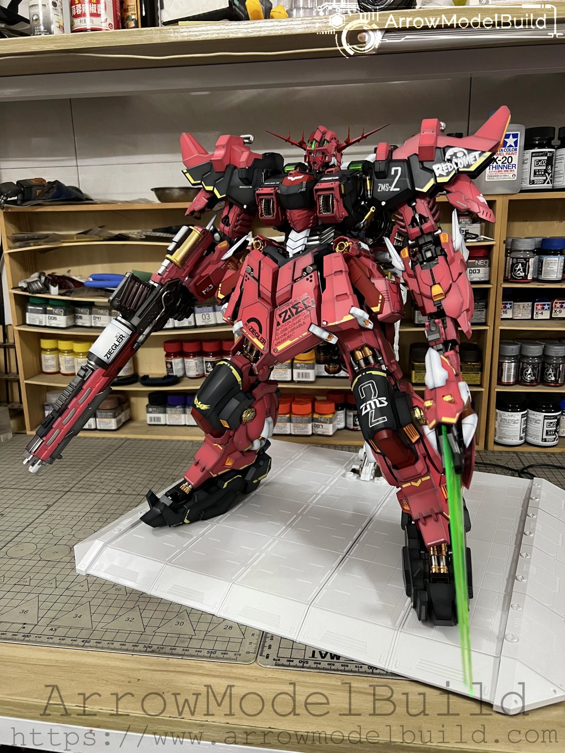 ArrowModelBuild Zeon (Red Version) Built & Painted 1/72 Model Kit