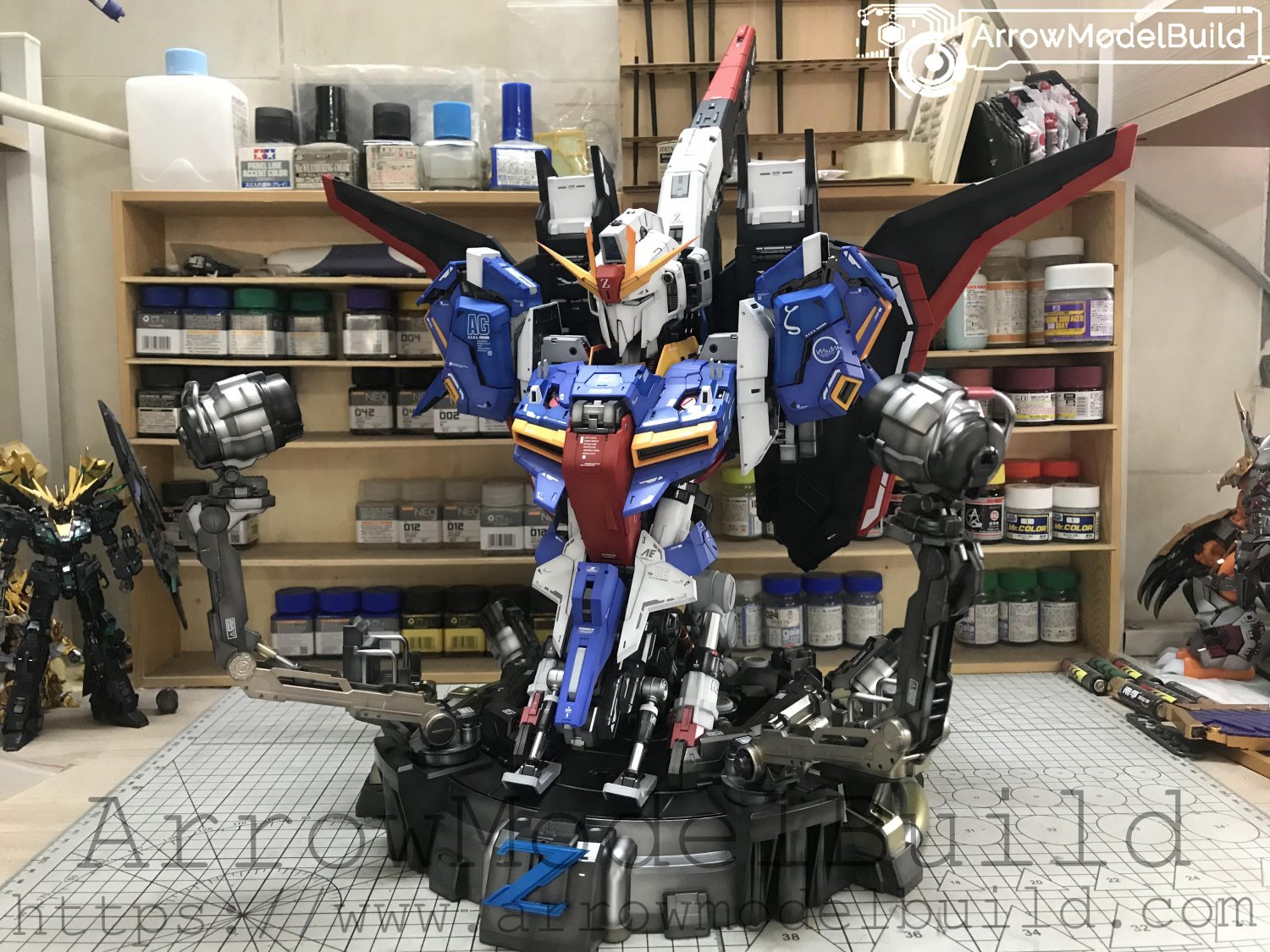 ArrowModelBuild Z Gundam Head Chest with LED set Built & Painted 1/35 Model Kit