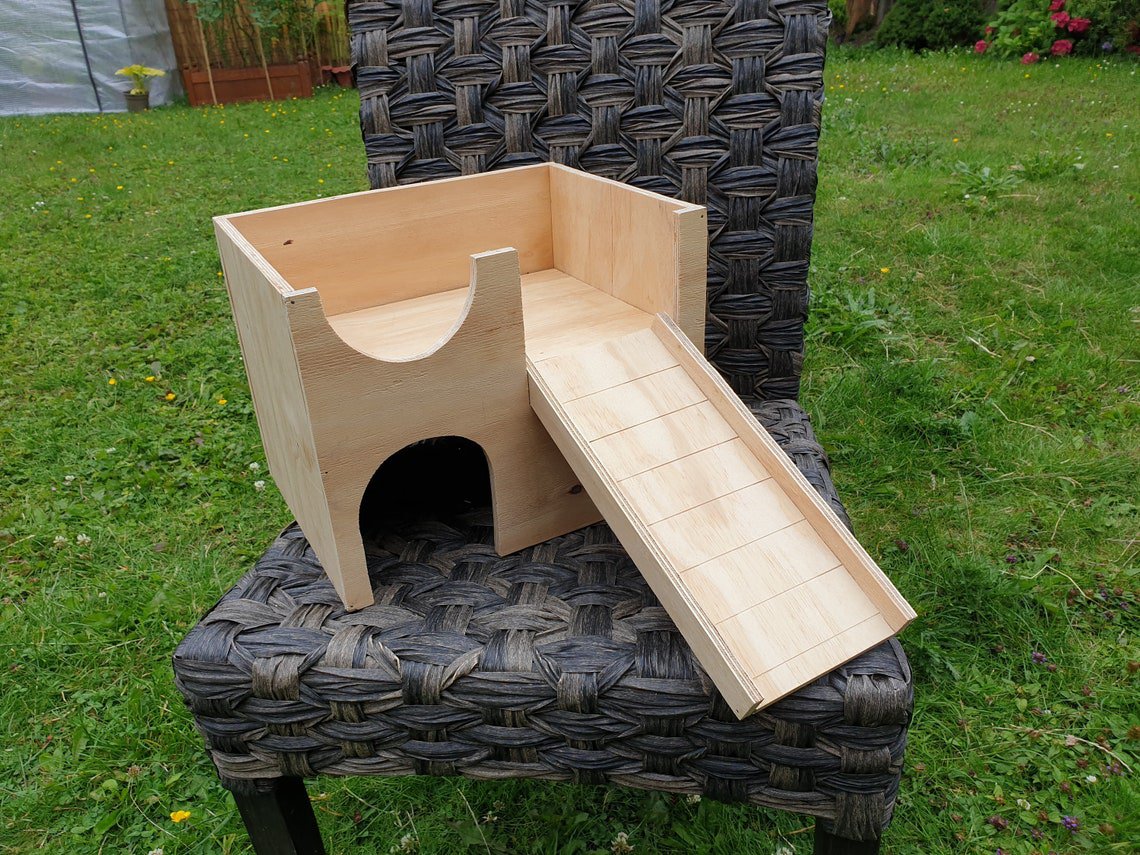 Guinea pig Hideout Castle play house shelter ideal For Tortoise, Hamster, Mice, Rats
