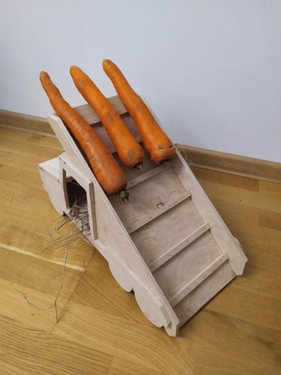 Rabbit Katyusha rocket launcher feeder hideaway house manor furniture exercise hop up toy