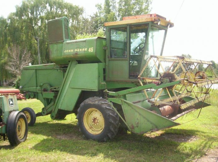 John Deere 45 Combine 7051