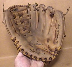 TOM SEAVER PG38 RAWLINGS BASEBALL GlOVE 1980