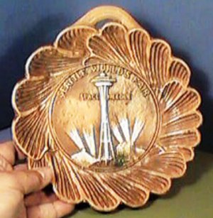 1962 SEATTLE WORLDS FAIR SPACE NEEDLE WALL PLAQUE DISH