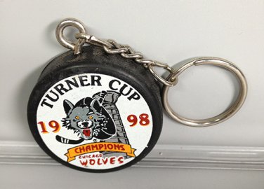 CHICAGO WOLVES TURNER CUP CHAMPIONS 1998 SOUVENIR MINI HOCKEY PUCK KEYCHAIN RING