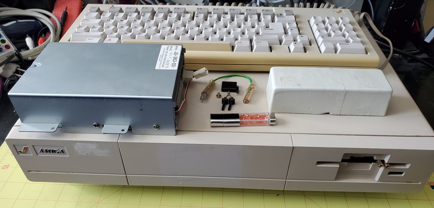 SOLD Commodore Amiga 1000 + keyboard + gotek + 256KB