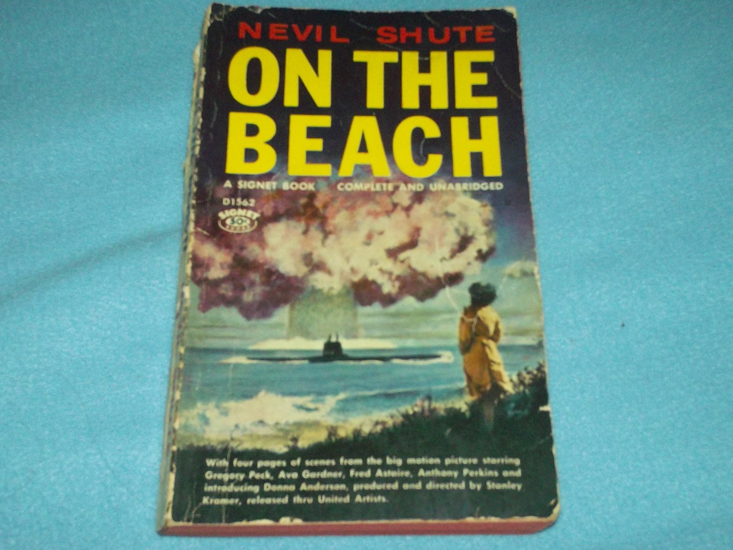 ON THE BEACH~SC BOOK~NEVIL SHUTE~VINTAGE SIGNET BOOK 1960 MOVIE-TIE IN