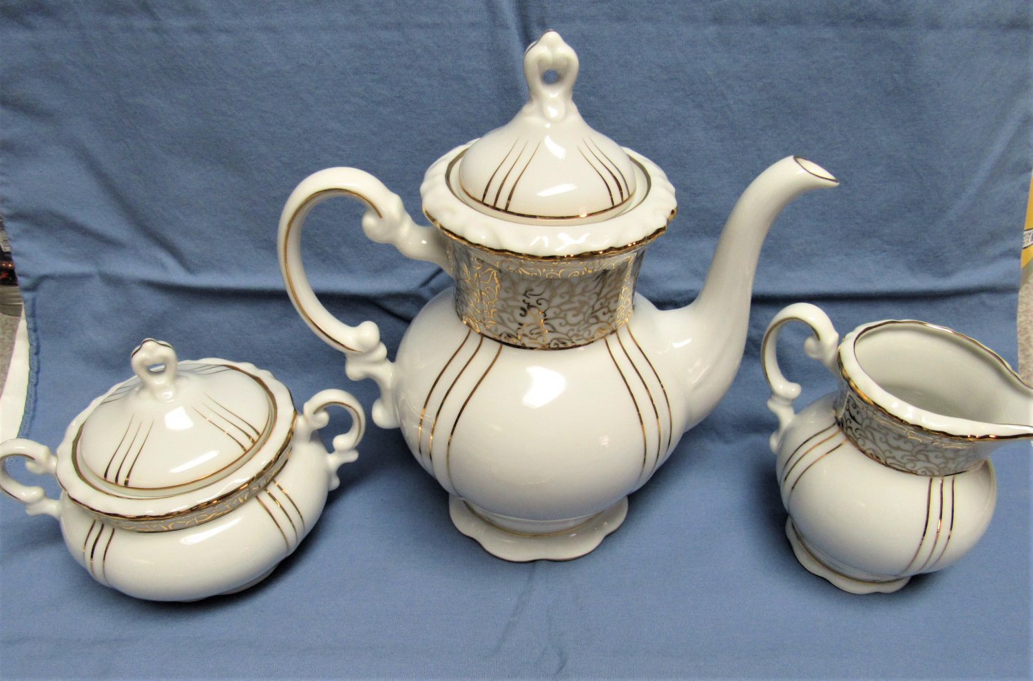 Vintage SEYEI FINE CHINA DEMITASSE Tea SET Gold White 1030
