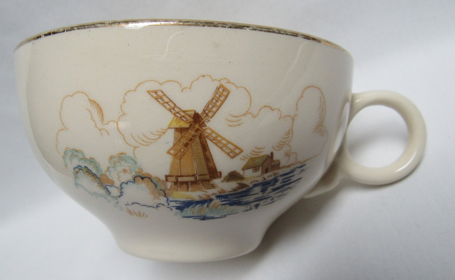 Vintage UNIVERSAL CAMBRIDGE CAMWOOD IVORY WINDMILL Cup Gold Trim