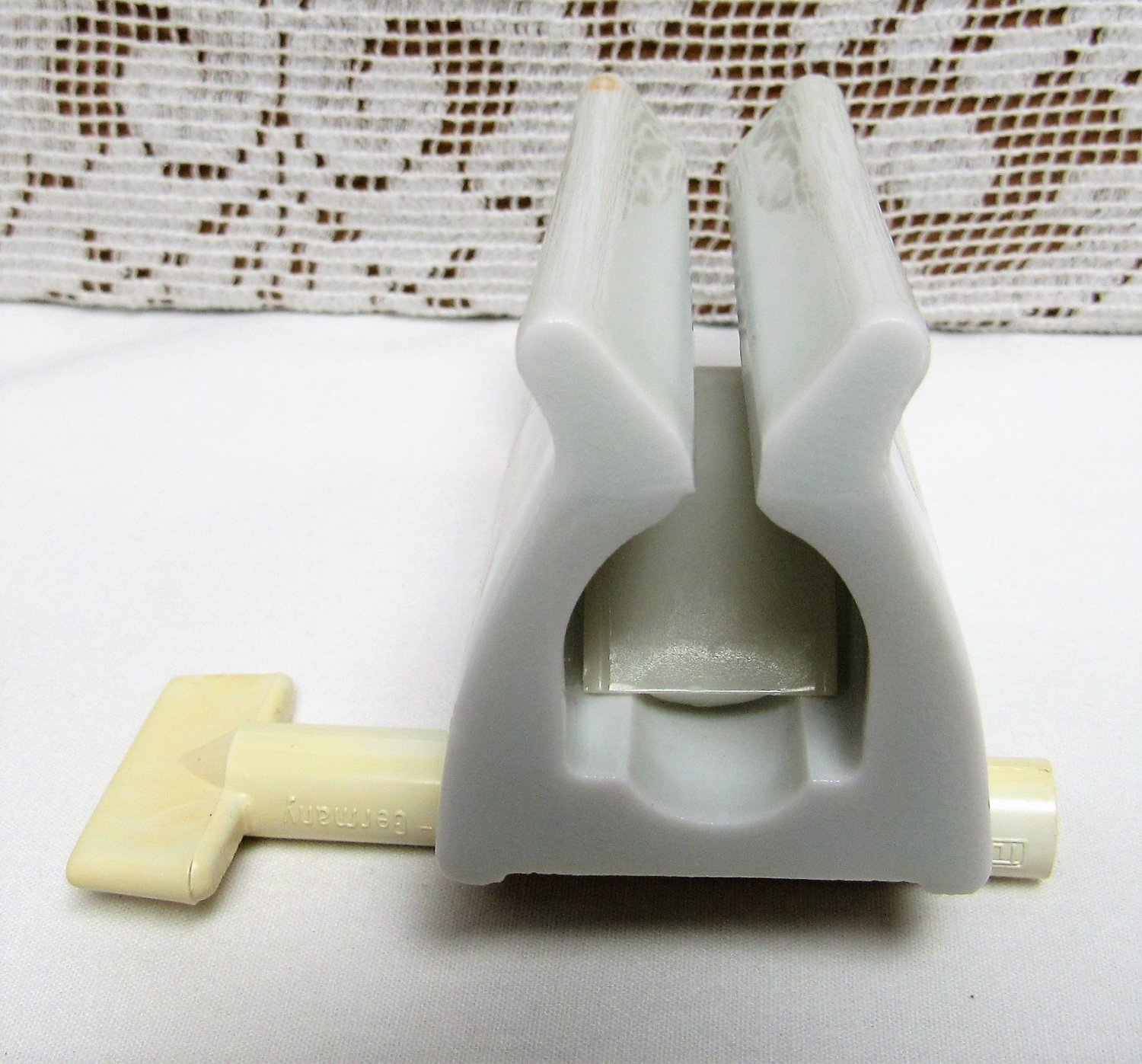 Vintage TOOTHPASTE INDISPENSABLE DISPENSER Porcelain W. Germany BUTTERFLY