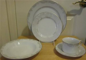 NEW RALPH LAUREN Satin Paisley Platinum 5 Pc Place Setting