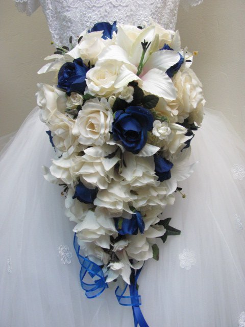 Blue & N. White Ruffled Rose Bride