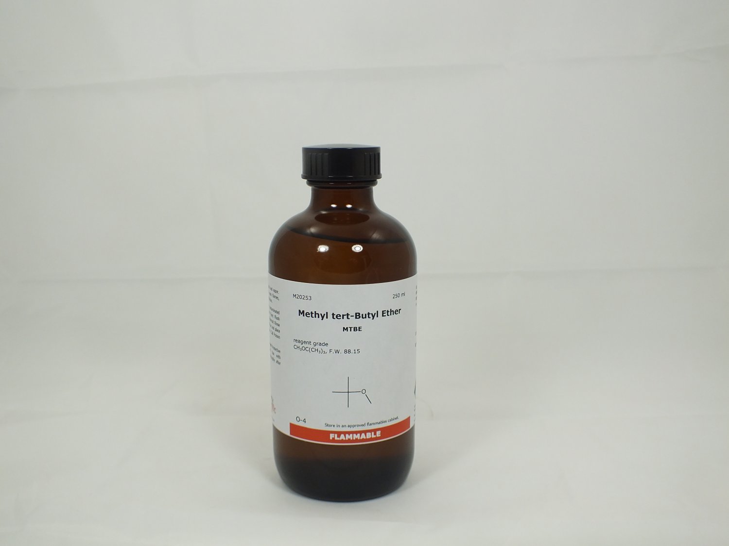 Methyl tert-Butyl Ether, reagent, 250 ml (M20253)