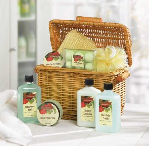 APPLE GARDEN BATH SET IN WILLOW BASKET