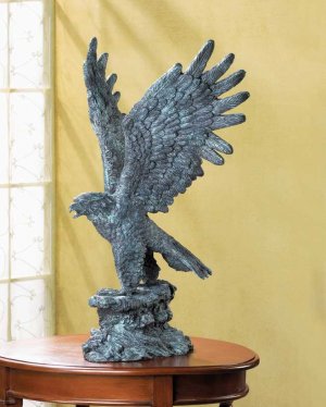 METAL EAGLE STATUE