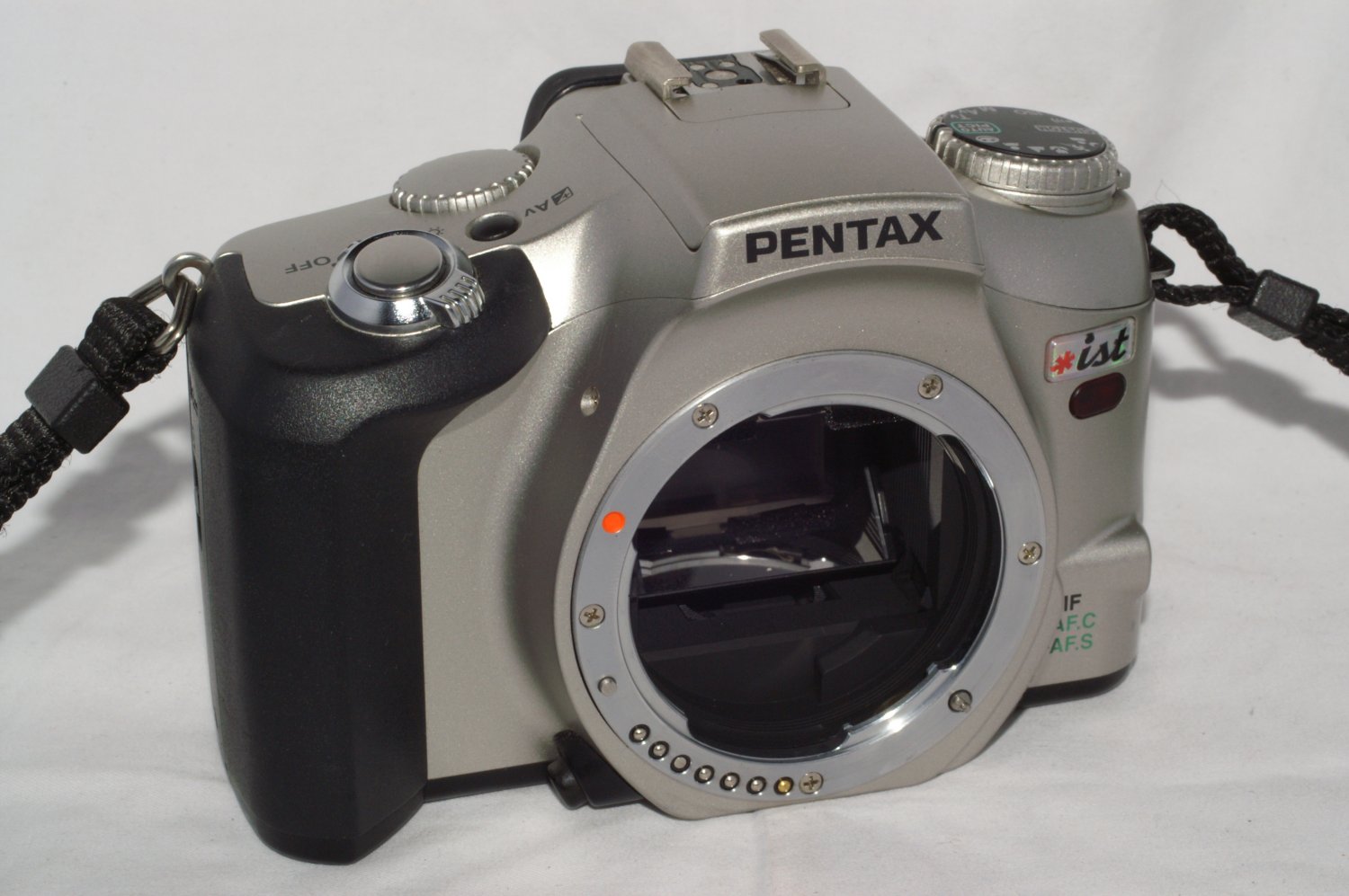 Pentax *ist 35mm film autofocus SLR camera