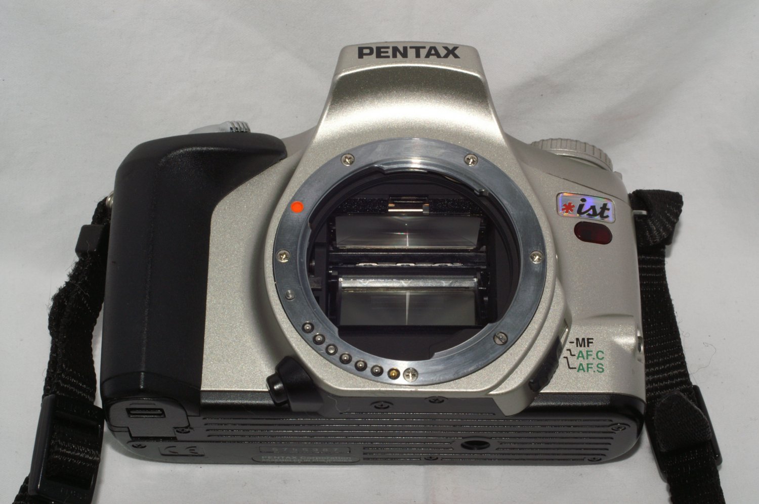 Pentax *ist 35mm film autofocus SLR camera