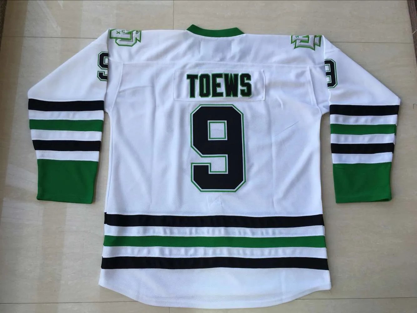 men's Ice Hockey Uniform #9 Jonathan Toews Jerseys White North Dakota Fighting Sioux College Shirts