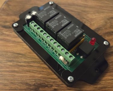 12vdc 3-output Traffic Light controller / Sequencer (SYNCDC)