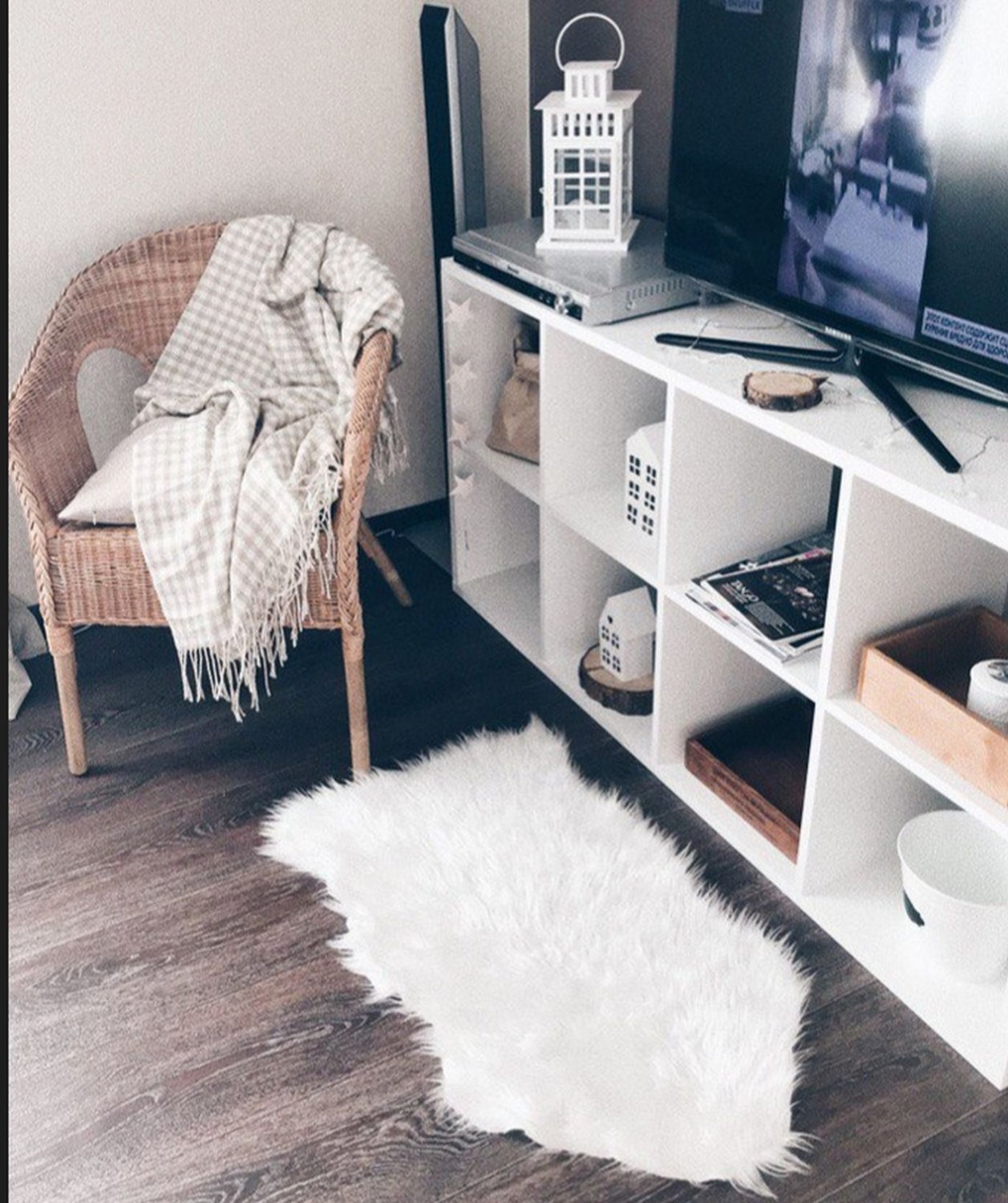 IKEA FAUX SHEEPSKIN Throw RUG Accent WHITE Soft TEJN Cuddly Relaxing