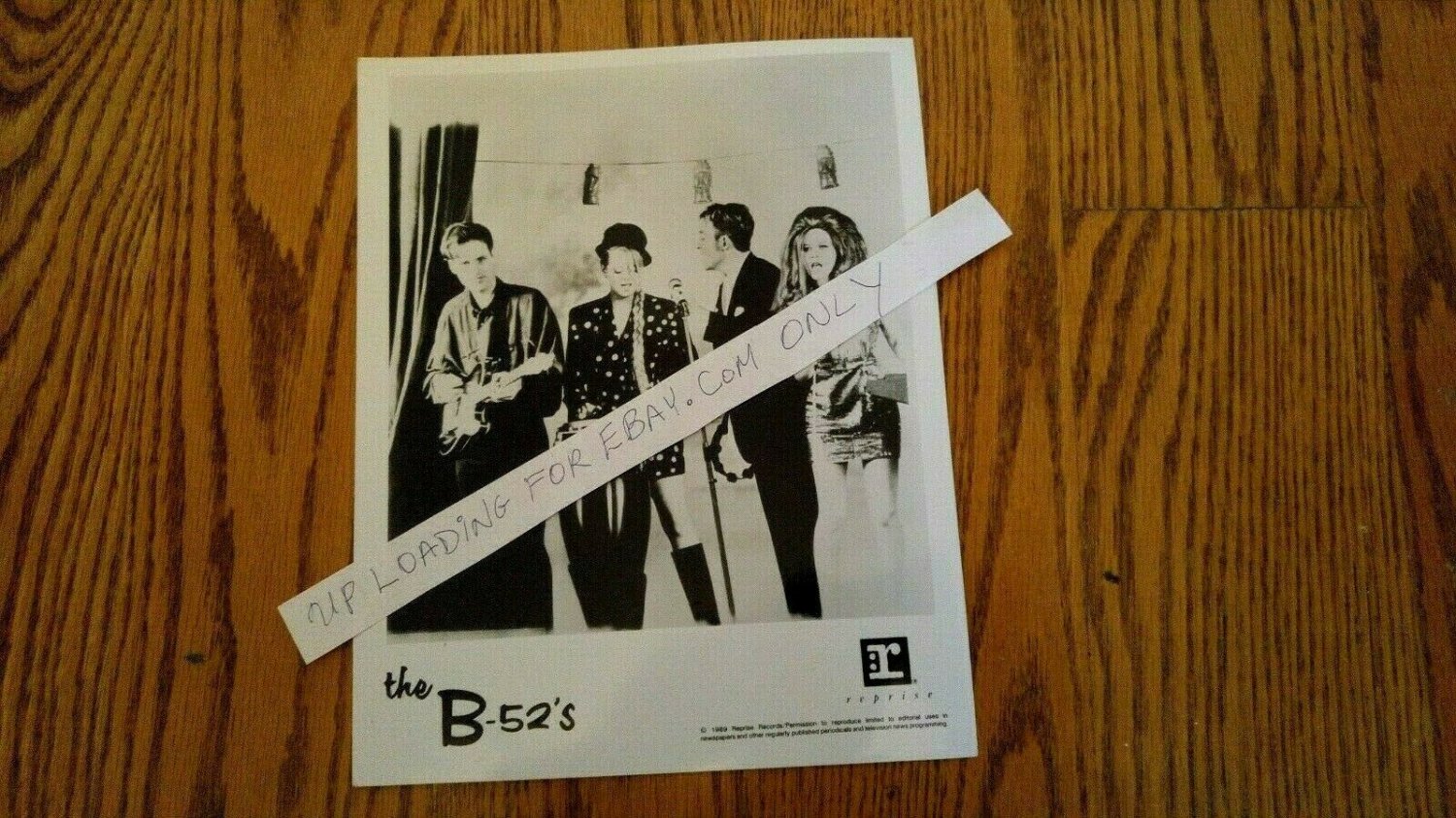 THE B-52's PROMO BLACK AND WHITE GLOSSY 8 X 10 INCHES PHOTO 1989 VERY RARE!!