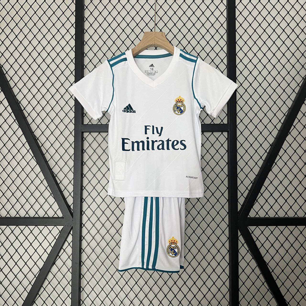Real Madrid 2017/18 Retro Shirt Jersey Home Shirt Jersey Kids Youth
