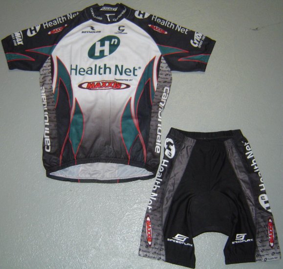 HEALTHNET MAXXIS CYCLING JERSEY AND SHORTS KIT SZ M