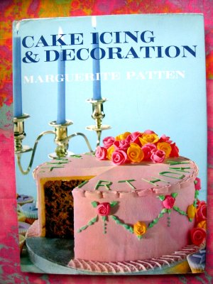 VINTAGE CAKE DECORATING BOOK WEDDING & PARTY DESSERT RECIPES OLD SCHOOL COOKBOOK