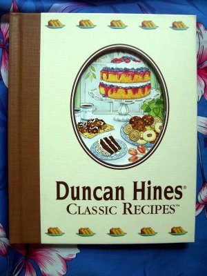 Duncan Hines Classic Recipes ~ HC Cookbook ~ Cakes Cookies Desserts
