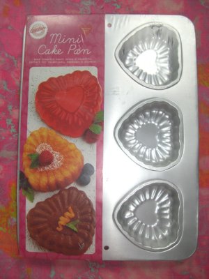 NEW Wilton MINI Cake Pan EMBOSSED HEART/ HEARTS # 2105-8255   Still in shrink wrap!