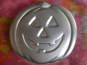 Wilton Cake Pan Pumpkin Jack-O-Lantern Circa 1981 502-2928